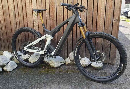 Patron eRIDE 900 Tuned (vélo test) avec phare Supernova